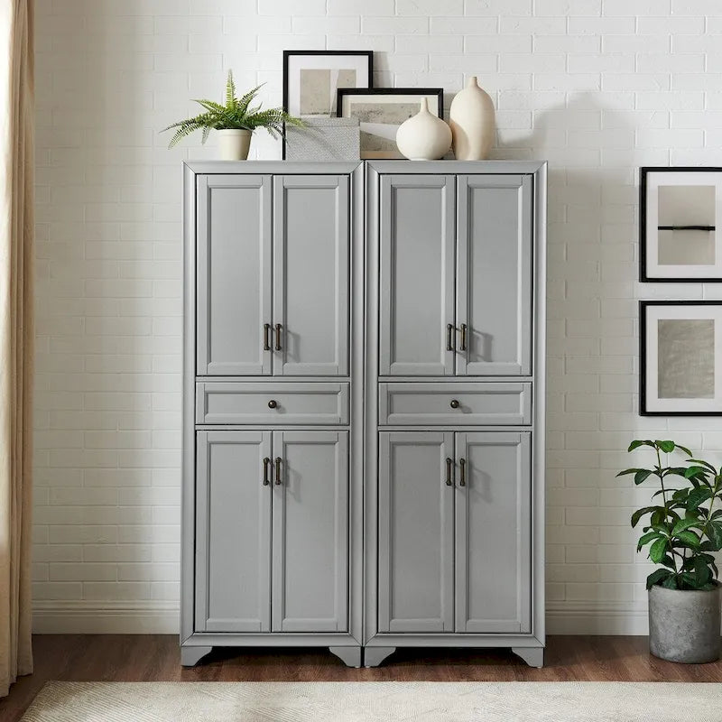 Armoire garde-manger haute grise avec tiroirs