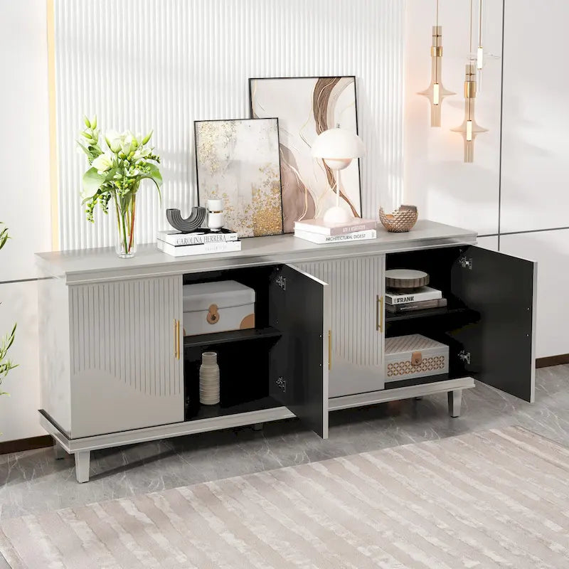 Sideboard aus geriffeltem Teakholz