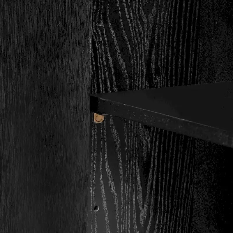 Besondere Merkmale eines viertürigen Sideboards mit Eschenfurnier, geeignet für Flur, Eingangsbereich und Wohnzimmer