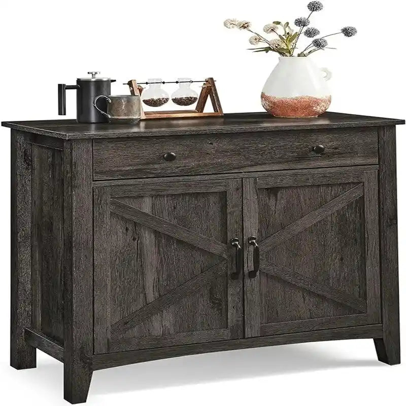 Buffet blanc style campagne avec portes de grange